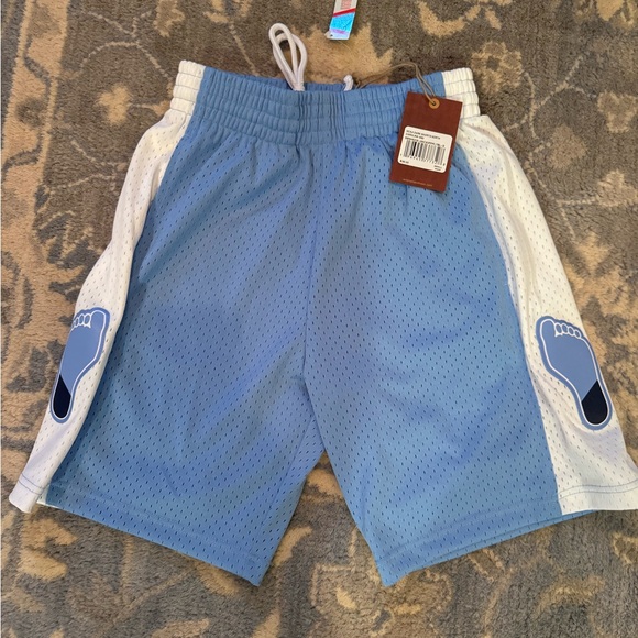 MITCHELL & NESS NCAA SHORTS NORTH CAROLINA TARHEELS 1983 BLUE - Picture 4 of 4